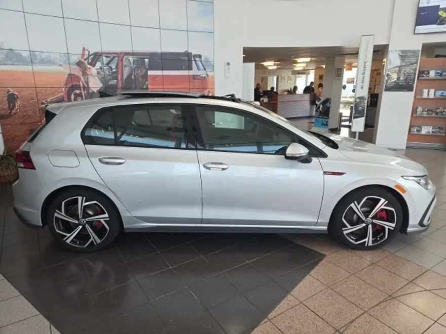 2024 Volkswagen Golf GTI SE photo 1