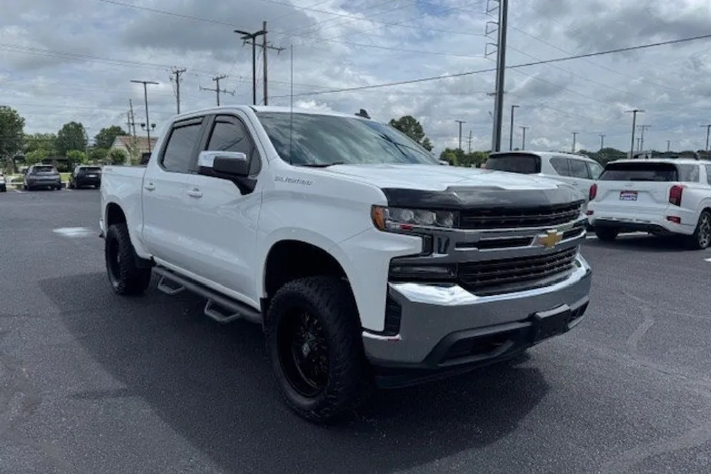 2020 Chevrolet Silverado 1500 LT photo 1