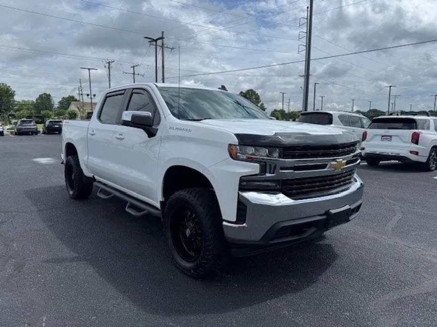 2020 Chevrolet Silverado 1500 LT photo 1