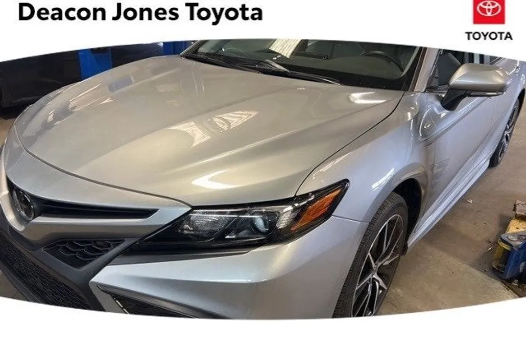 2023 Toyota Camry SE photo 1