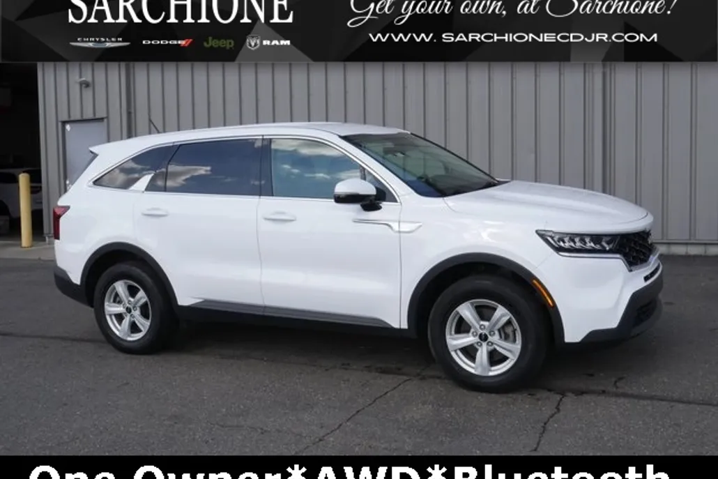 2023 Kia Sorento LX photo 1