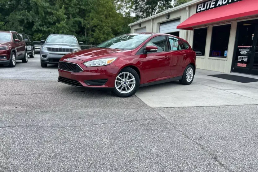2017 Ford Focus SE photo 1