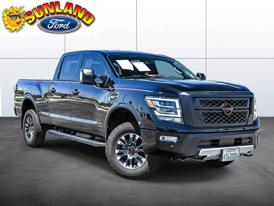 2024 Nissan Titan PRO-4X photo 1