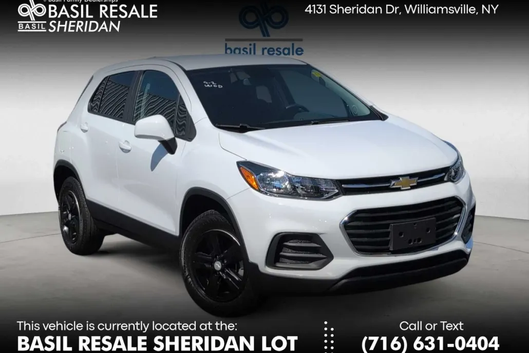 2022 Chevrolet Trax LS photo 1
