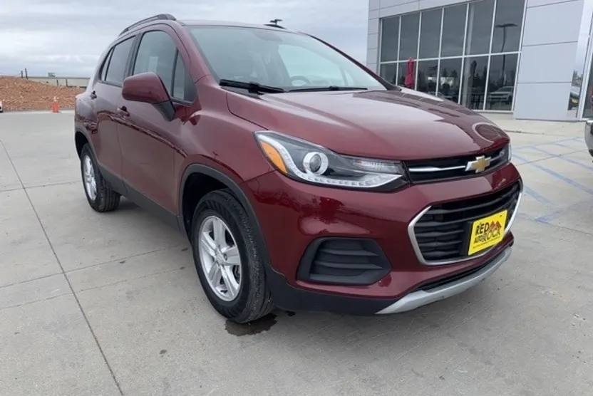 2022 Chevrolet Trax LT photo 1