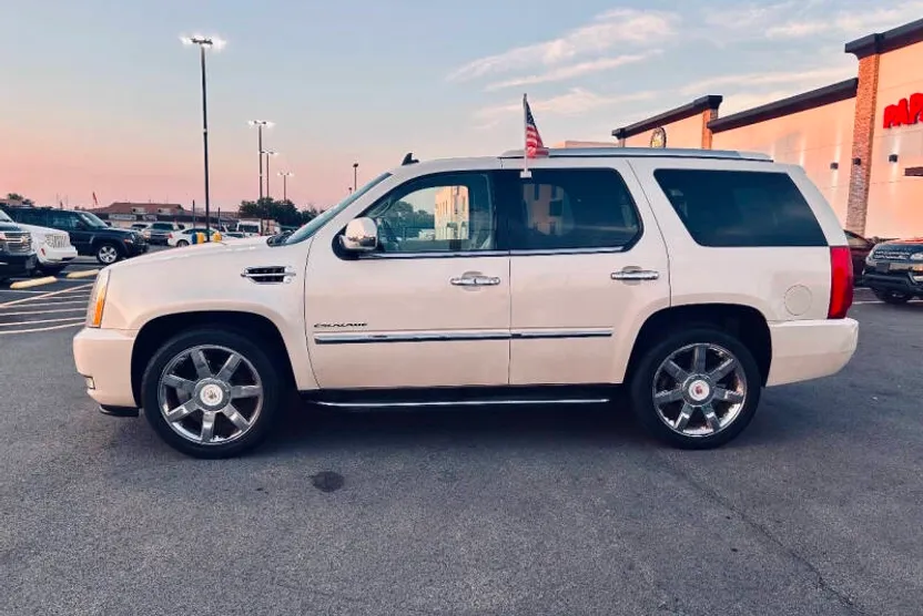 2012 Cadillac Escalade Luxury photo 1