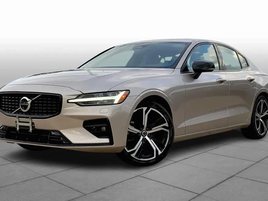 2024 Volvo S60 Plus photo 1