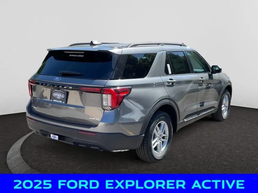 2025 Ford Explorer photo 1
