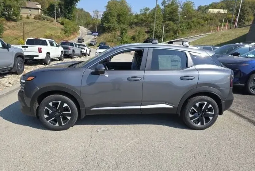 2025 Nissan Kicks SV photo 1