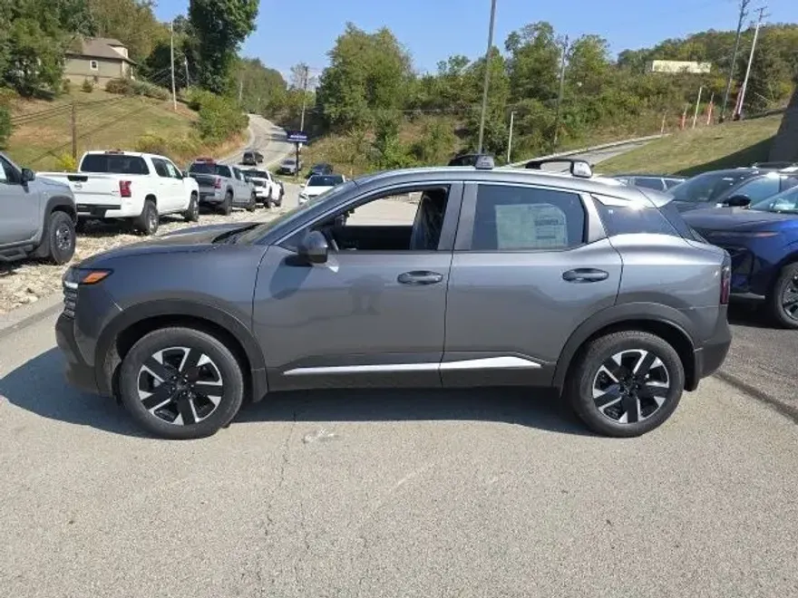 2025 Nissan Kicks SV photo 1