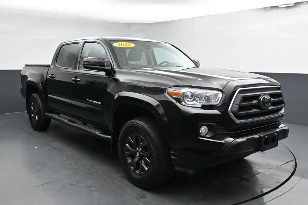 2023 Toyota Tacoma SR5 Double Cab V6 photo 1