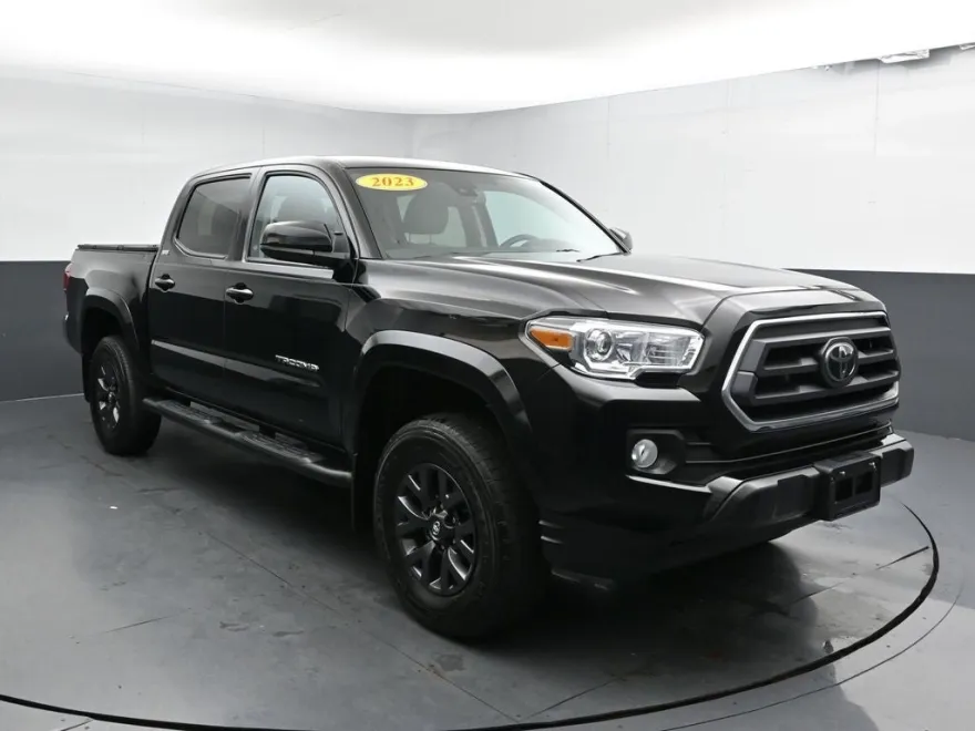 2023 Toyota Tacoma SR5 Double Cab V6 photo 1