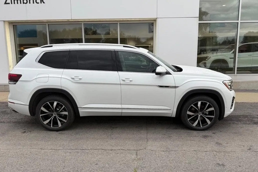 2026 Volkswagen Atlas SEL Premium R-Line photo 1