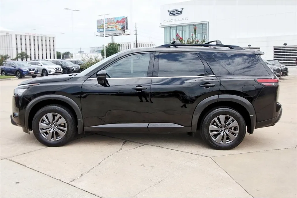 2024 Nissan Pathfinder SV photo 1
