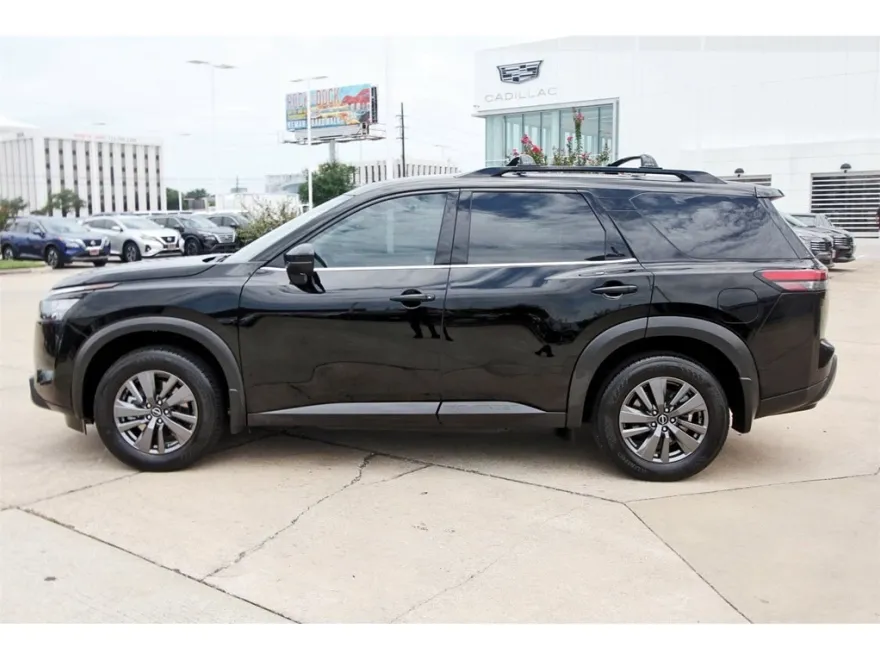 2024 Nissan Pathfinder SV photo 1