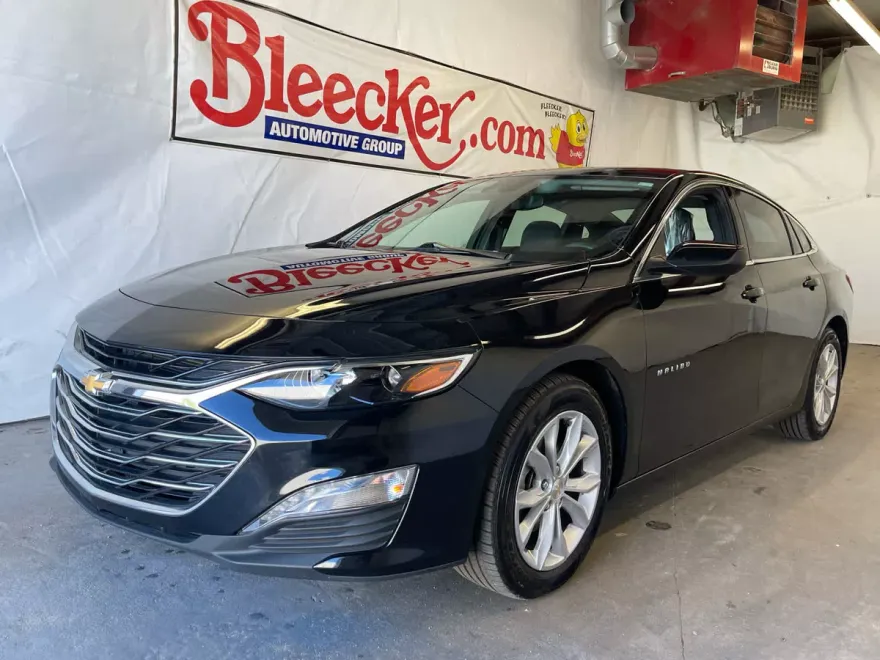 2025 Chevrolet Malibu 1LT photo 1
