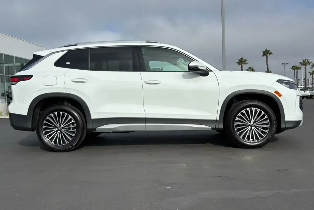 2025 Volkswagen Tiguan S photo 1