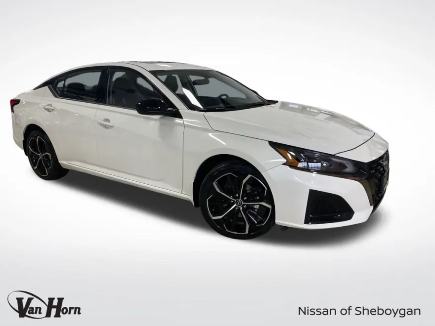 2025 Nissan Altima SR photo 1