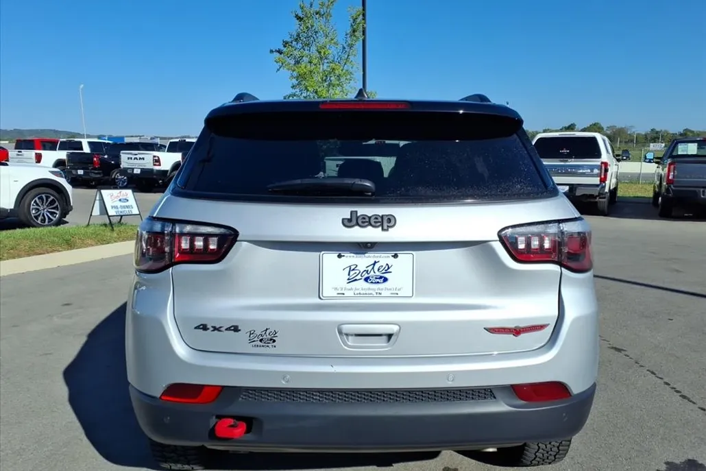 2024 Jeep Compass Trailhawk photo 1