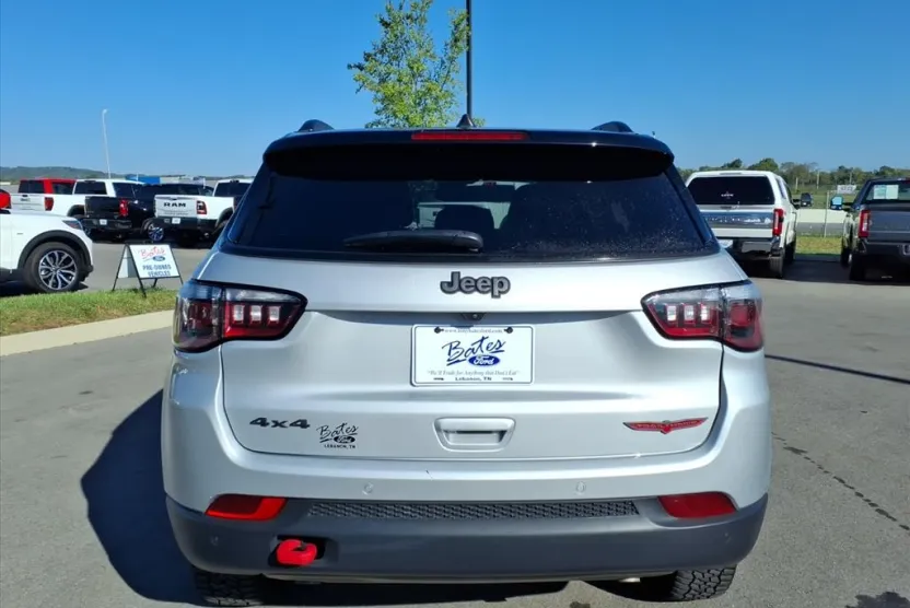 2024 Jeep Compass Trailhawk photo 1