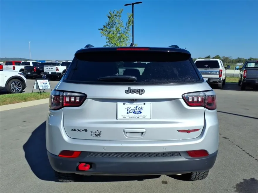 2024 Jeep Compass Trailhawk photo 1