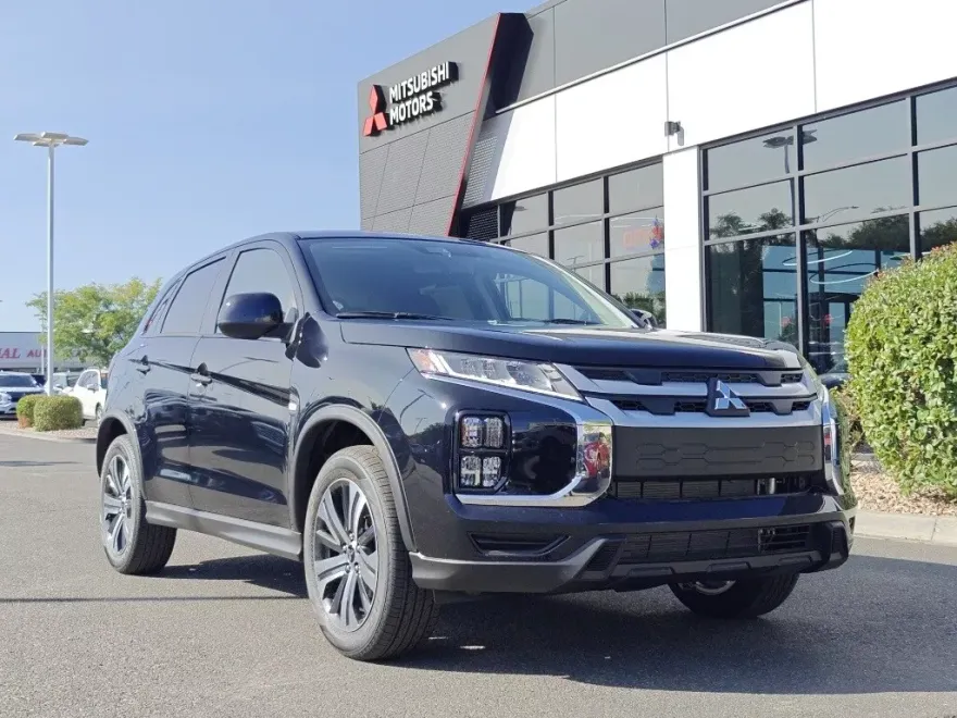 2025 Mitsubishi Outlander Sport LE photo 1