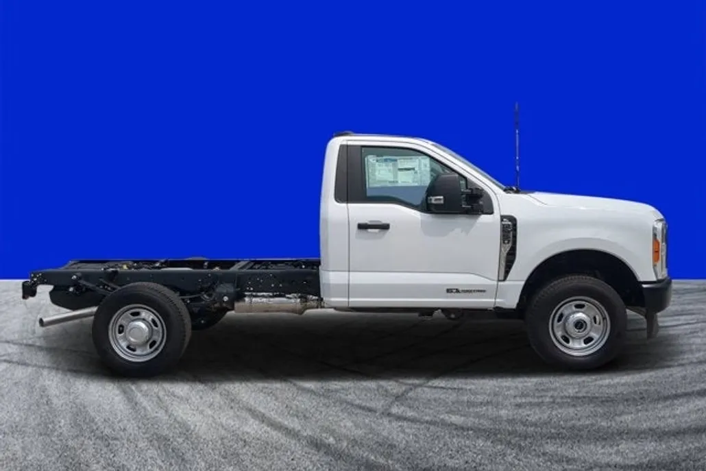 2023 Ford F-350 XL photo 1