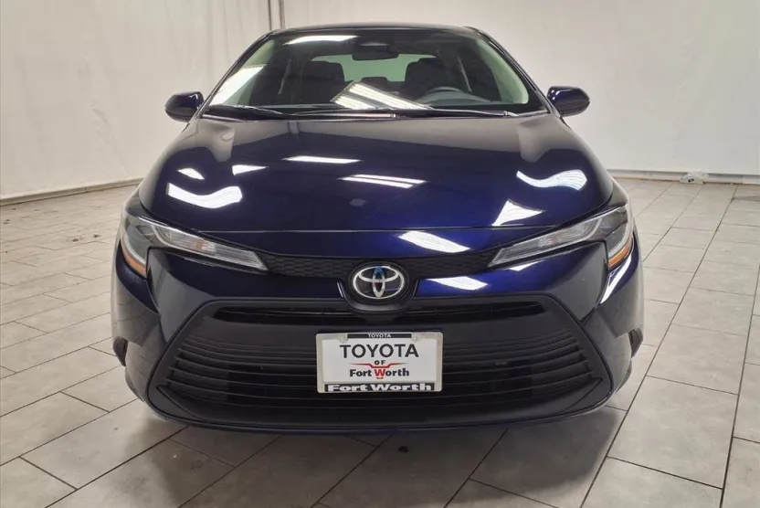 2025 Toyota Corolla LE photo 1