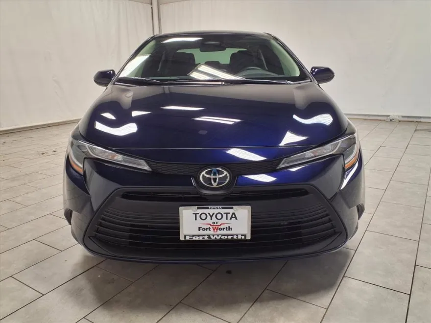 2025 Toyota Corolla LE photo 1