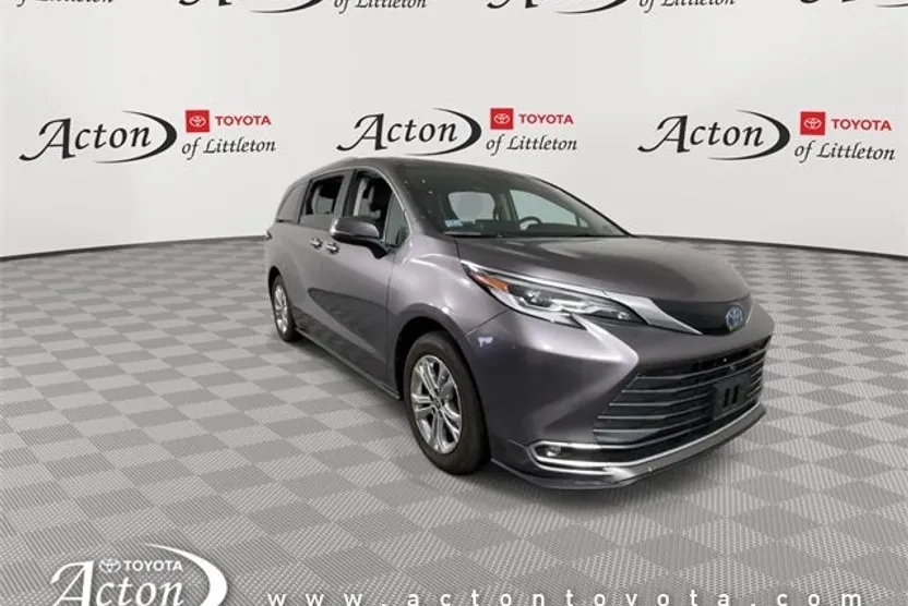 2022 Toyota Sienna Platinum photo 1