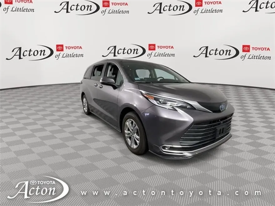 2022 Toyota Sienna Platinum photo 1