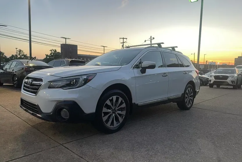 2019 Subaru Outback 2.5i Touring photo 1