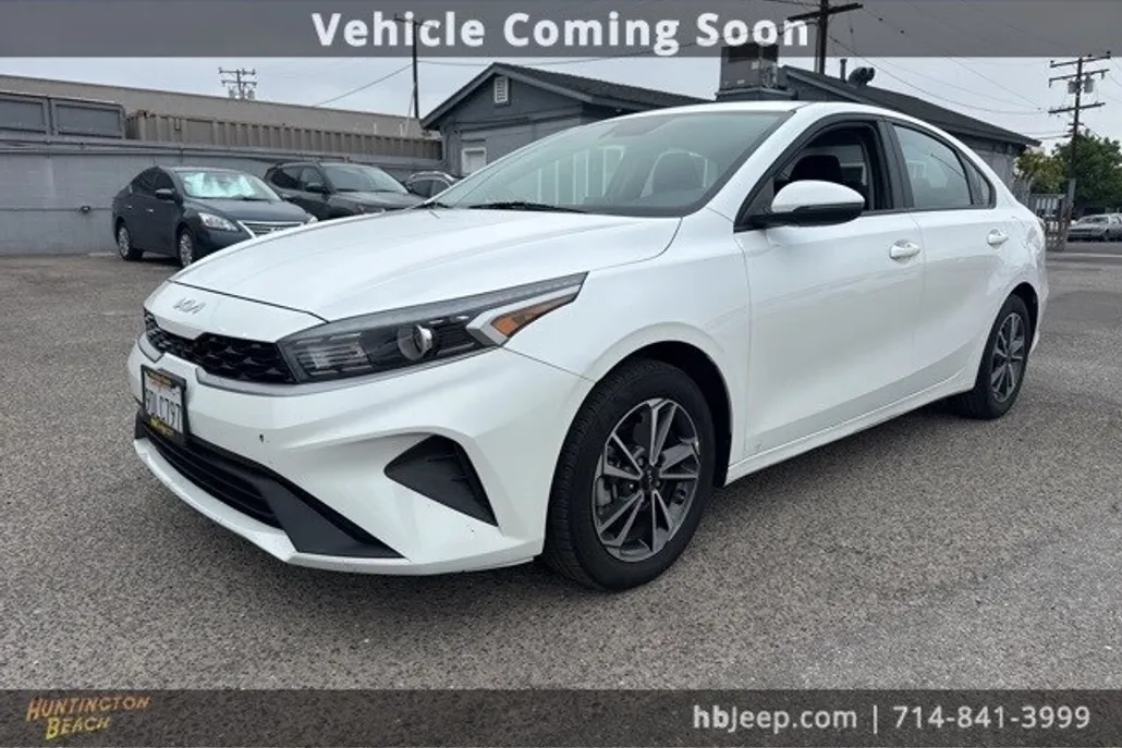 2023 Kia Forte LXS photo 1