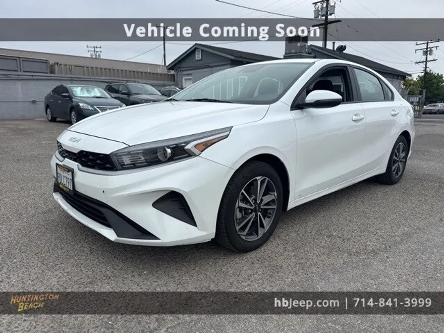 2023 Kia Forte LXS photo 1