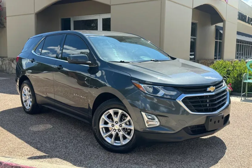 2018 Chevrolet Equinox LT photo 1