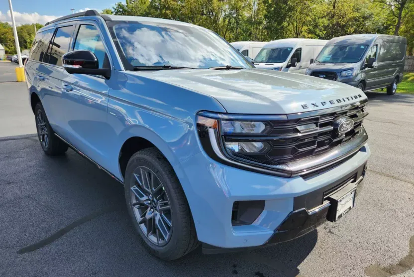 2025 Ford Expedition Platinum photo 1