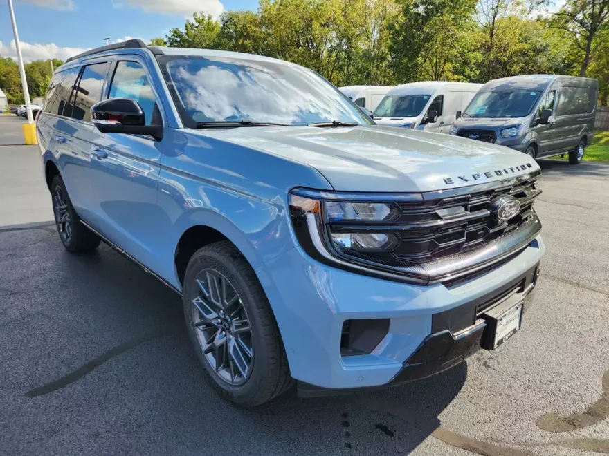 2025 Ford Expedition Platinum photo 1