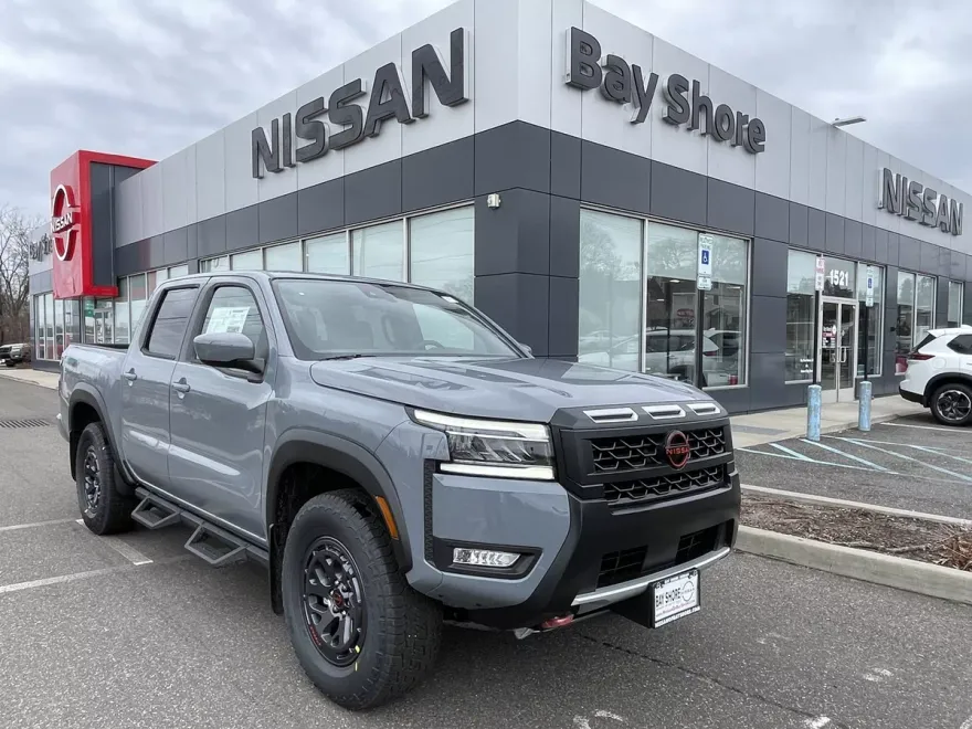 2025 Nissan Frontier PRO-4X photo 1