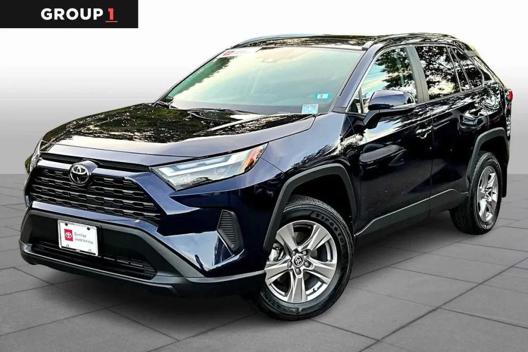 2024 Toyota RAV4 XLE photo 1