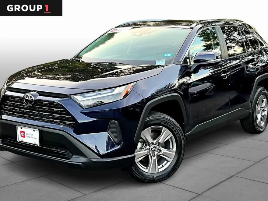 2024 Toyota RAV4 XLE photo 1