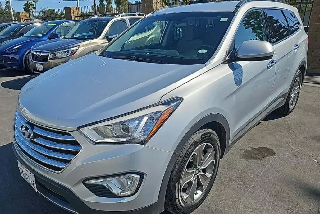2014 Hyundai Santa Fe GLS photo 1