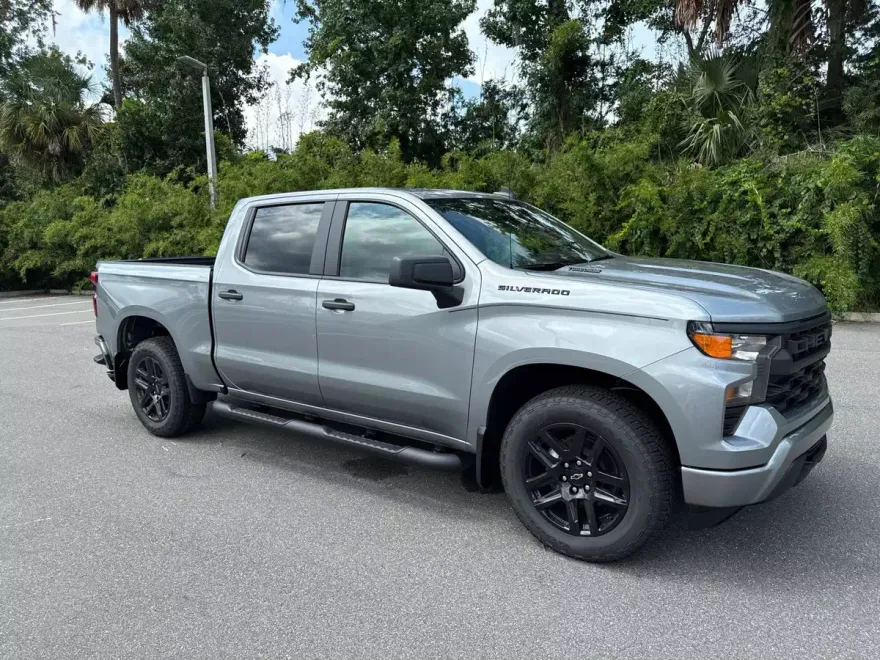 2026 Chevrolet Silverado 1500 Custom photo 1