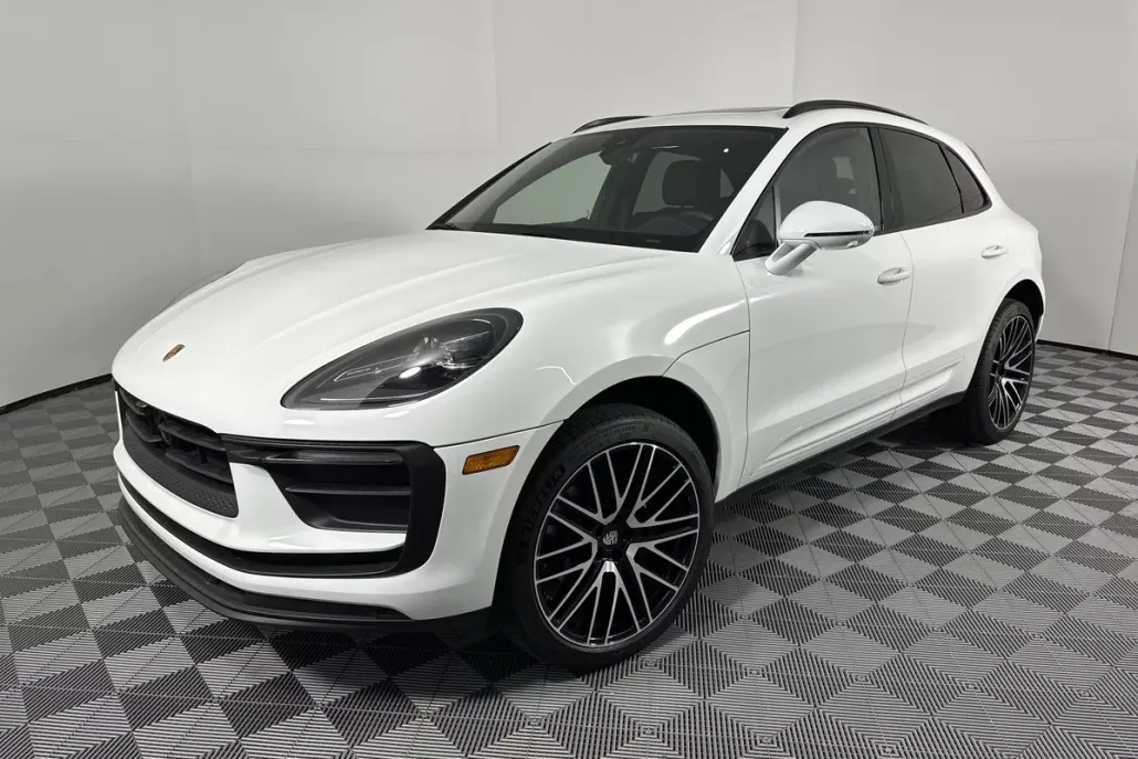 2025 Porsche Macan T photo 1