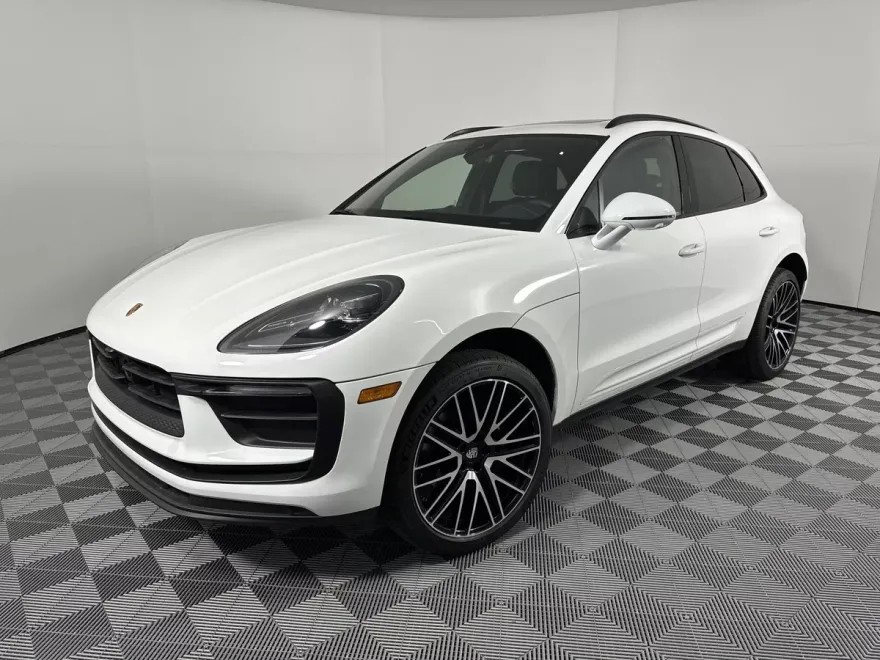 2025 Porsche Macan T photo 1