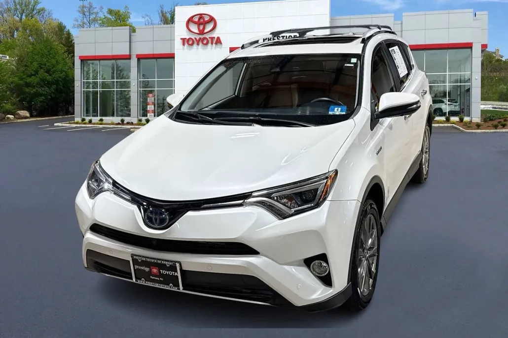 2016 Toyota RAV4 Hybrid Limited photo 1