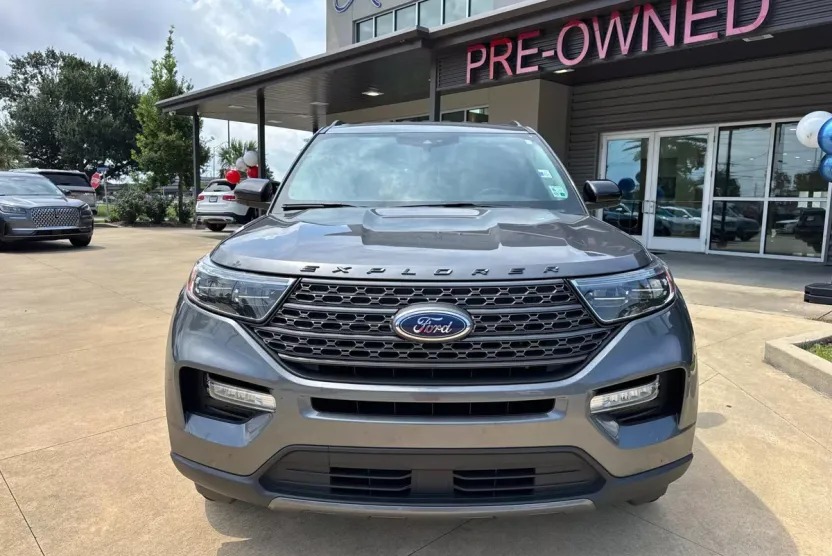 2022 Ford Explorer XLT photo 1