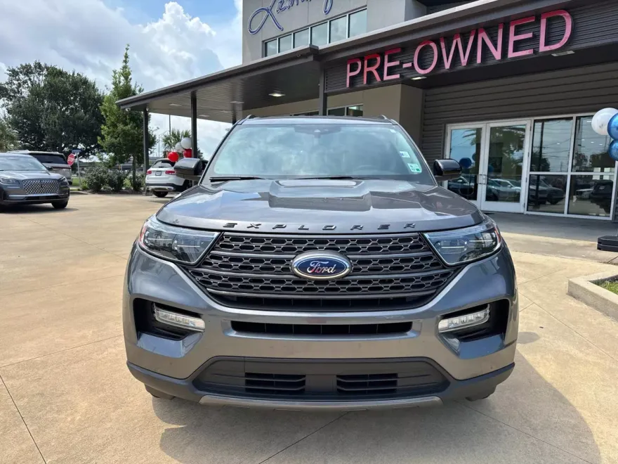 2022 Ford Explorer XLT photo 1
