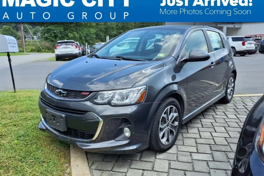 2018 Chevrolet Sonic LT photo 1