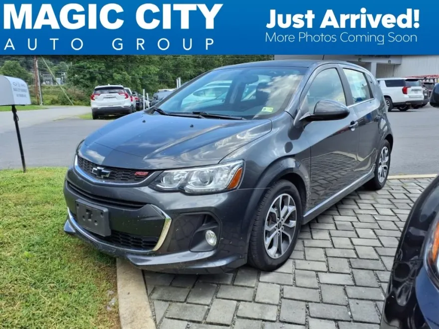2018 Chevrolet Sonic LT photo 1