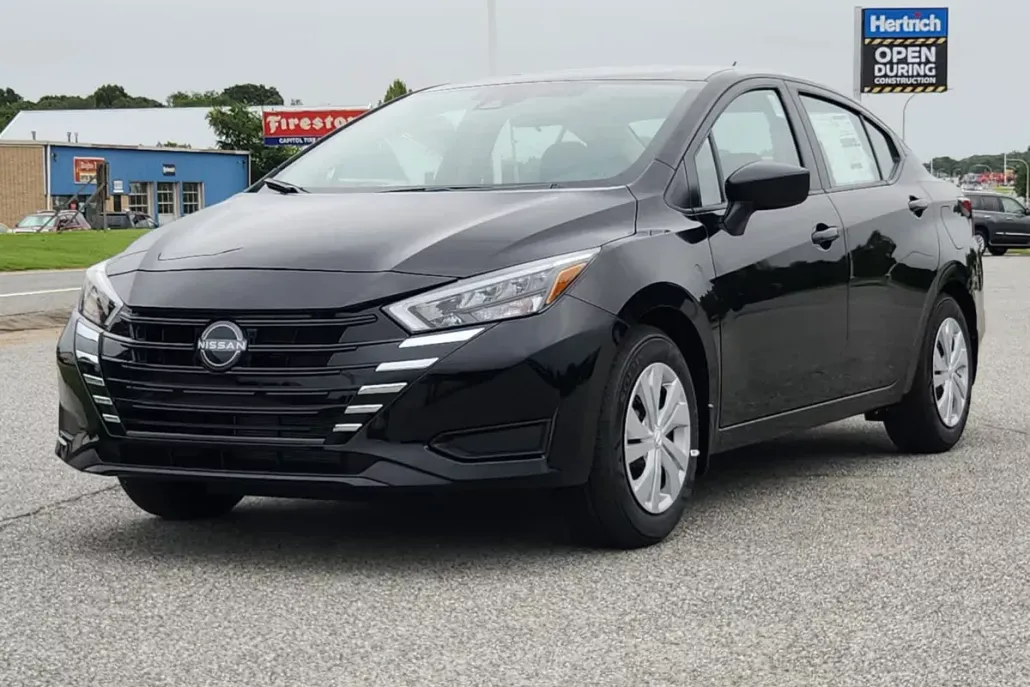 2025 Nissan Versa S photo 1
